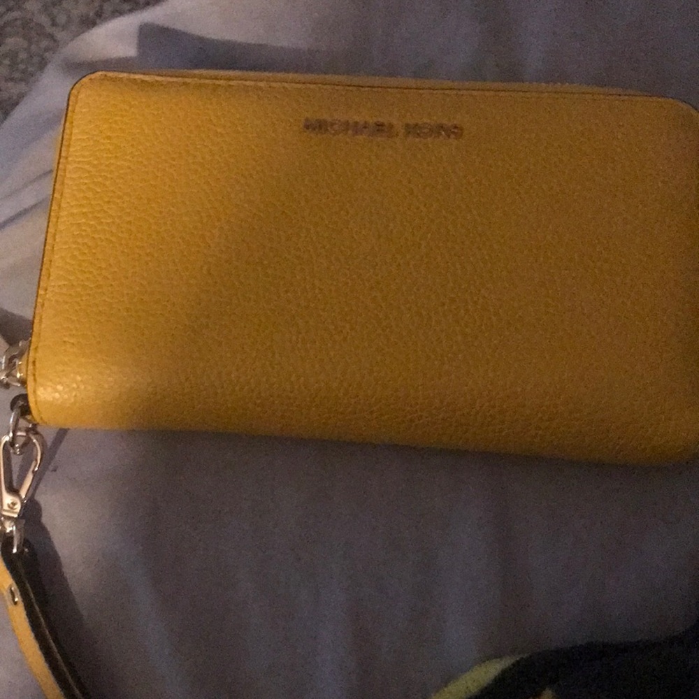 MICHAEL KORS leather yellow wrist list
